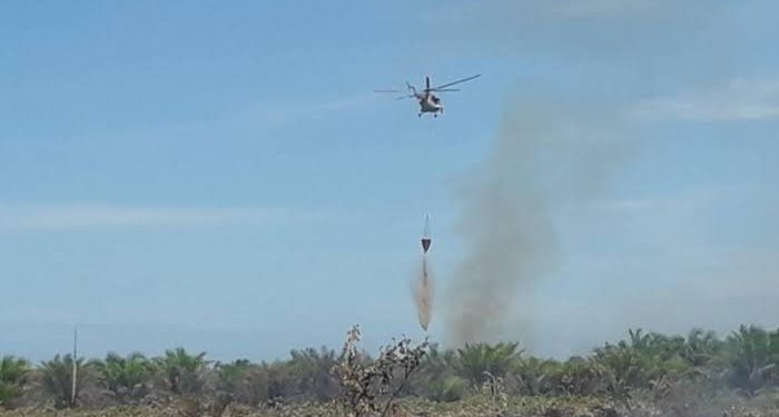 Dua Heli Diterbangkan ke Kuala Kampar Bantu Pemadaman Karhutla