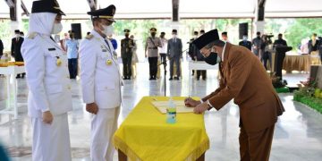 Gubri Lantik Rezita Meylani dan Junaidi Rachmat sebagai Bupati dan Wabup Inhu