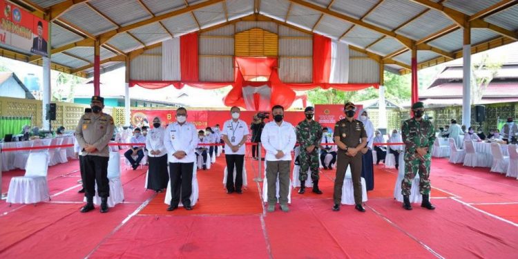 Wagubri Hadiri Pelaksanaan Vaksinasi COVID-19 Massal Bagi Pelajar dan Masyarakat