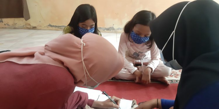 Mahasiswa Kukerta UNRI di Kampung Baru, Pekanbaru Laksanakan Bimbel  di Masa Pandemi