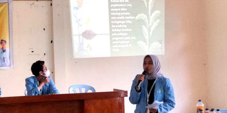 Pengabdian Mahasiswa Kukerta UR di Selatbaru Sosialisasikan Pupuk F1 Embio