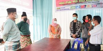 Tinjau Posko PPKM di Mandau, Bupati Kasmarni Beri Semangat ke Petugas