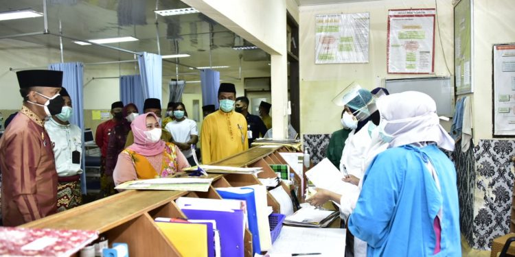 Bupati Kasmarni Kembali Datangi RSUD Mandau, Beri Semangat Nakes dan Cek Kesiapan Obatan serta Oksigen