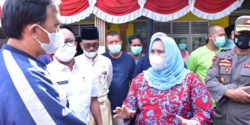 Kunjungi Puskesmas Pinggir, Bupati Kasmarni disambut Antusias Pertanyaan Vaksin