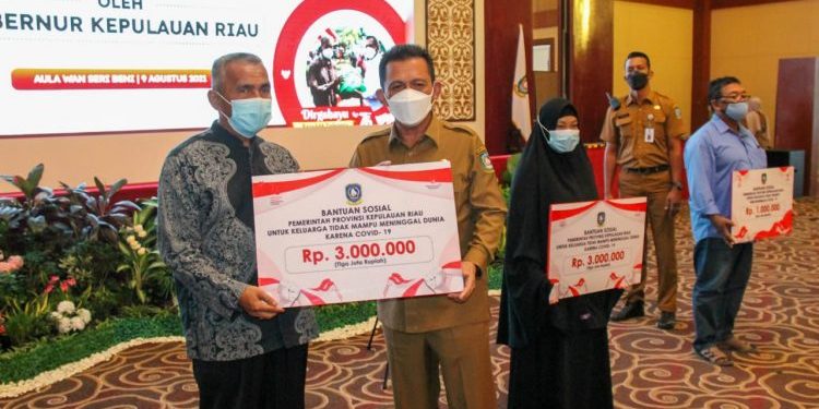 Gubernur Ansar Luncurkan Program Bantuan Sosial