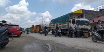 Jalan Gajah Mada Rusak Karena Tonase Sawit, Aliansi Masyarakat Sebanga Duri Turun ke Jalan