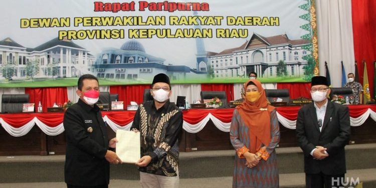Gubenur  Ansar Sampaikan KUA PPAS APBD Kepri Tahun 2021 Dalam Sidang Paripurna  DPRD Kepri