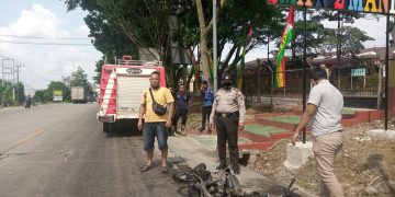 Satu Unit Motor Terbakar di depan SMAN2 Mandau