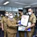Bupati Kasmarni Serahkan Penghargaan Kepada Pemenang Lomba Inovasi Daerah
