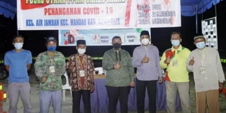 Camat Mandau Tinjau 3 Posko PPKM di Kelurahan Air Jamban