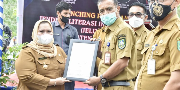 Tingkat SDM, Bupati Kasmarni Luncurkan Program Jendela Literasi dan Inspirasi