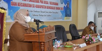 Bupati Kasmarni Minta Selaraskan 8 Program Unggulan Pemerintah Daerah dalam Raker PKK