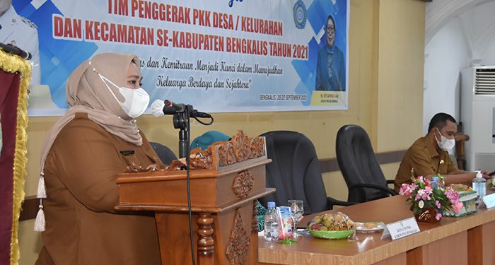Bupati Kasmarni Minta Selaraskan 8 Program Unggulan Pemerintah Daerah dalam Raker PKK