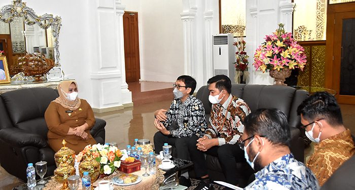 Bahas Perpajakan, Bupati Kasmarni Terima Kunjungan KPP Permata di Rumah Aspirasi