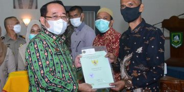 Pemkab Bengkalis Melalui BPN Serahkan 1.756 Sertifikat Tanah Program PTSL