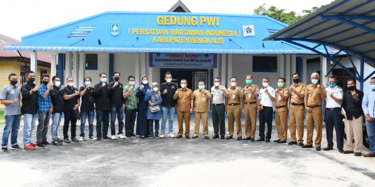 Silaturahmi Bersama PWI Bengkalis, Bagus Santoso Ajak Jurnalis Menulis dengan Nurani