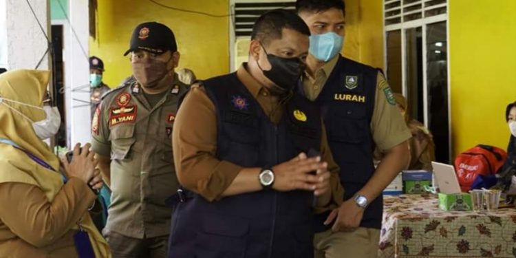 Camat Mandau Tinjau Vaksinasi Pertama Kelurahan Air Jamban