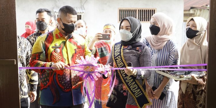 Diinisiasi Ketua PKK Mandau, Layanan Baby SPA Posyandu Hangtuah Duri diresmikan  Camat Riki