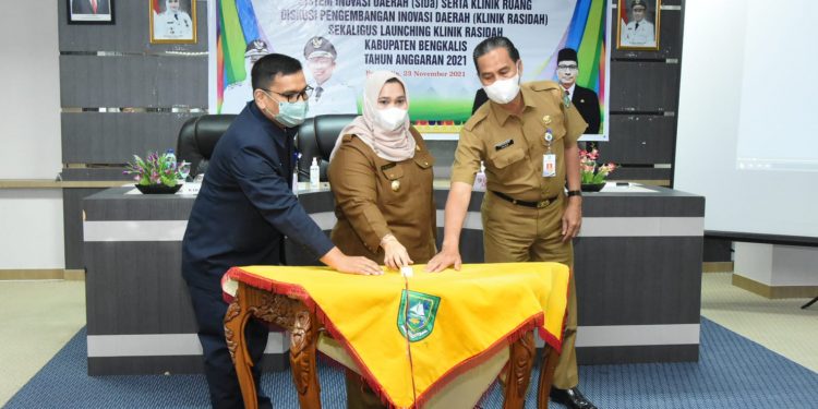Bupati Kasmarni Buka Sosialiasi Sistem Inovasi Daerah, Sekaligus Launching Klinik Rasidah