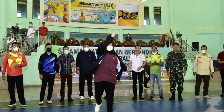 Bupati Buka Turnamen Bola Volly Sempena HUT PUPR