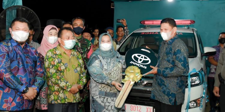 Silaturahim Bersama Warga Pematang Pudu, Kasmarni Serahkan 1 Unit ambulance