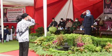 Bupati Kasmarni Inspektur Upacara HUT PGRI ke 76 dan HGN di Duri