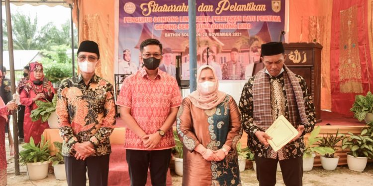 Titipkan Warga Gonjong Limo ke Bupati Kasmarni, Bupati Lima Puluh Kota Ajak Dukung Kasmarni 2 Periode