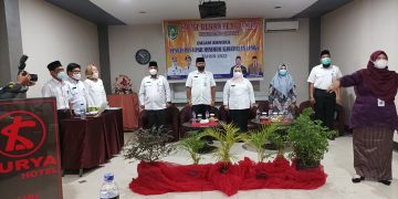 Buka Rapat Penetapan UMK, Bupati Kasmarni Ingin Maju Dunia Usaha, Sejahtera Buruhnya