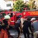 Personel Brimobda Riau Selamatkan Lansia yang Stroke dari Rumah yang Terbakar