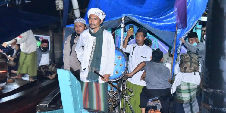 Bupati Lepas Shalawat Beghanyut Keliling Pulau Bengkalis