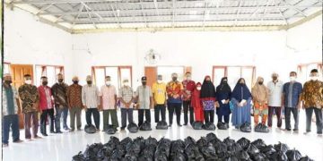 Gelar Silaturrahmi, Kelurahan Talang Mandi Bagikan Sembako Untuk Dhuafa
