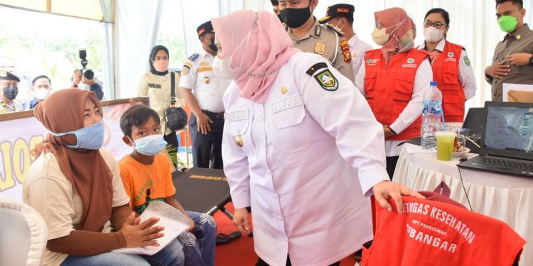 Bupati Kasmarni Tinjau Posko Pengamanan Nataru di Mandau, Pinggir dan Batsol