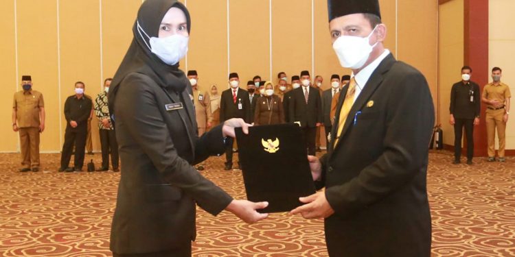 Gubernur Ansar Lantik Kepala Sekolah dan Pengawas SMA, SMK, dan SLB Se-Kepri