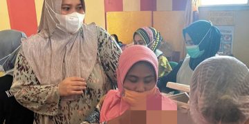 Bergamis Sederhana, Bupati Kasmarni Tinjau Vaksinasi di Desanya