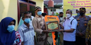 Gubernur Riau Syamsuar Serahkan Bantuan Rumah Layak Huni di Rohul