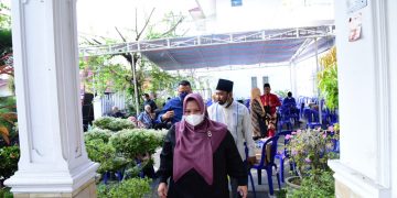 Bupati Bengkalis Kasmarni Takziah ke Rumah Duka Almarhum Fadhlah Sulaiman