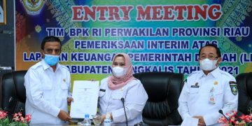 Entry Meeting Bersama BPK-RI, Bupati Kasmarni Minta PD Kooperatif
