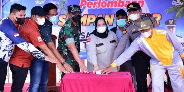 Buka Lomba Sampan Layar Desa Ketam Putih, Bupati Kasmarni Berharap Jadi Even Tahunan Pemkab