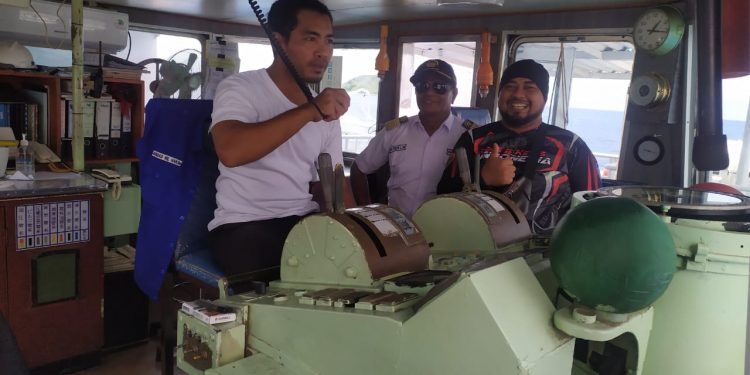 Di Roro Menuju Tugu 0 Km Sape, Bima, Tim Riaulantang Bertemu Kapten Kapal Marthen L W yang Pernah Tugas di Roro Bengkalis