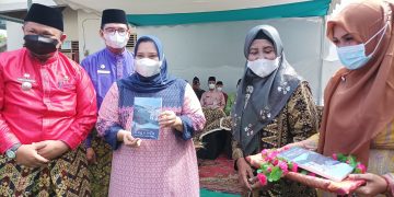 Legenda Kelurahan Gajah Sakti dibukukan Maharani, Bupati Kasmarni Bangga Melauncingnya