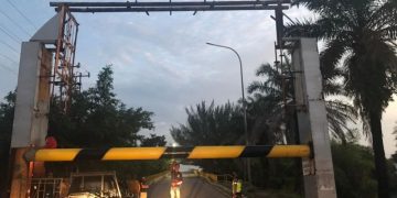 Besi Portal Jembatan Leigthon Kembali dipasang