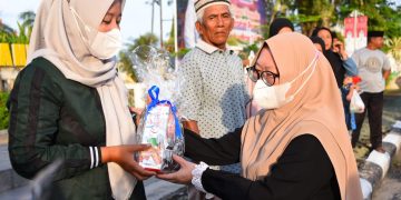 Ramadhan Pertama 1443 H, TP PKK Bengkalis Bagikan Takjil Gratis