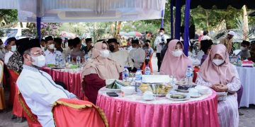 Perkuat Silaturrahmi, Bupati Kasmarni Buka Puasa Bersama Masyarakat  Sungai Meranti