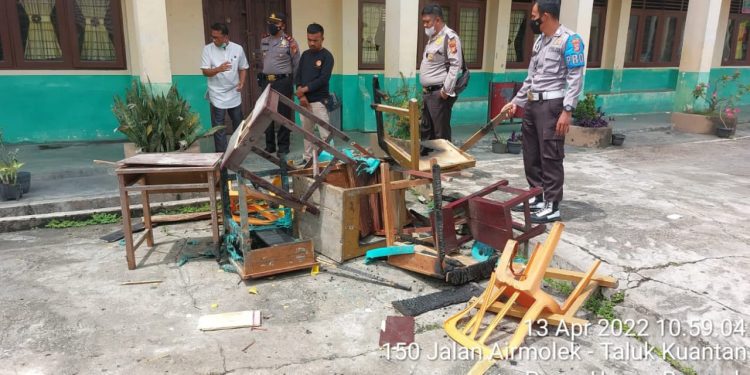 Pembakaran Gedung SMPN 1 Kuantan Hilir, Polisi Tetapkan Siswa AW Sebagai Tersangka, Motif Sakit Hati ditegur Guru