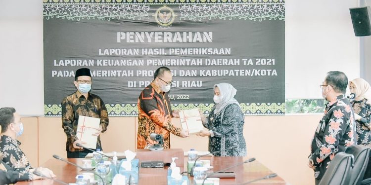 Kembali Terima Opini WTP ke 9, Bupati Kasmarni Sebut Ini Kolaborasi Semua Pihak