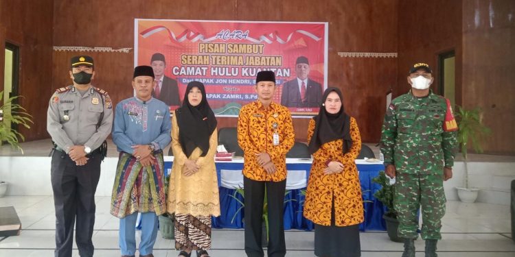 Pisah Sambut Camat Hulu Kuantan dari Jon Hendri ke Zamri berlangsung Haru