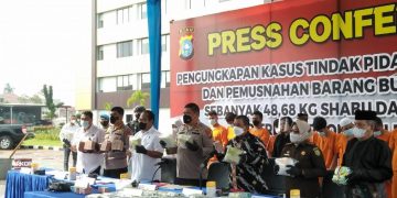 Polda Riau Gelar Press Ungkap Kasus Pencucian Uang dan Narkotika
