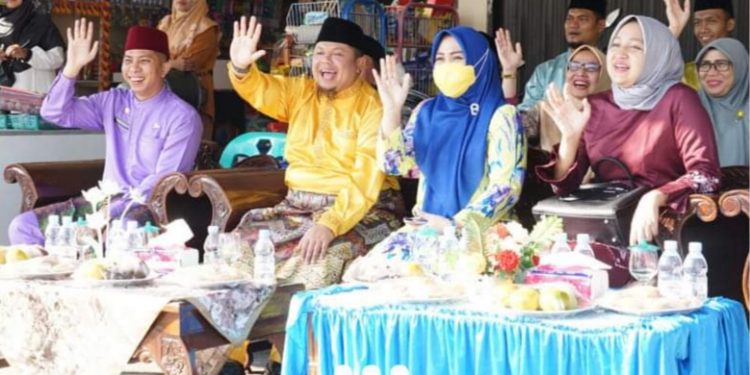 Dilepas Camat Riki, Pawai Pawai Takruf MTQ Kelurahan Air Jamban Berlangsung Meriah