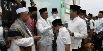 Gubernur Ansar Khatib Idul Adha di Masjid Jami’Baiturrahim Tarempa