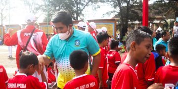 Rangkulan Hangat Roby, Sampaikan Harapan Besar Bagi Anak-Anak Bintan